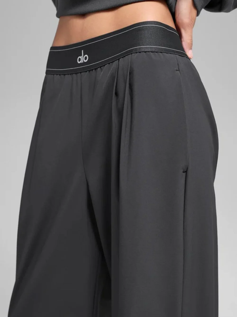 ALO Yoga dark gray Wide-Leg Pleated Trousers